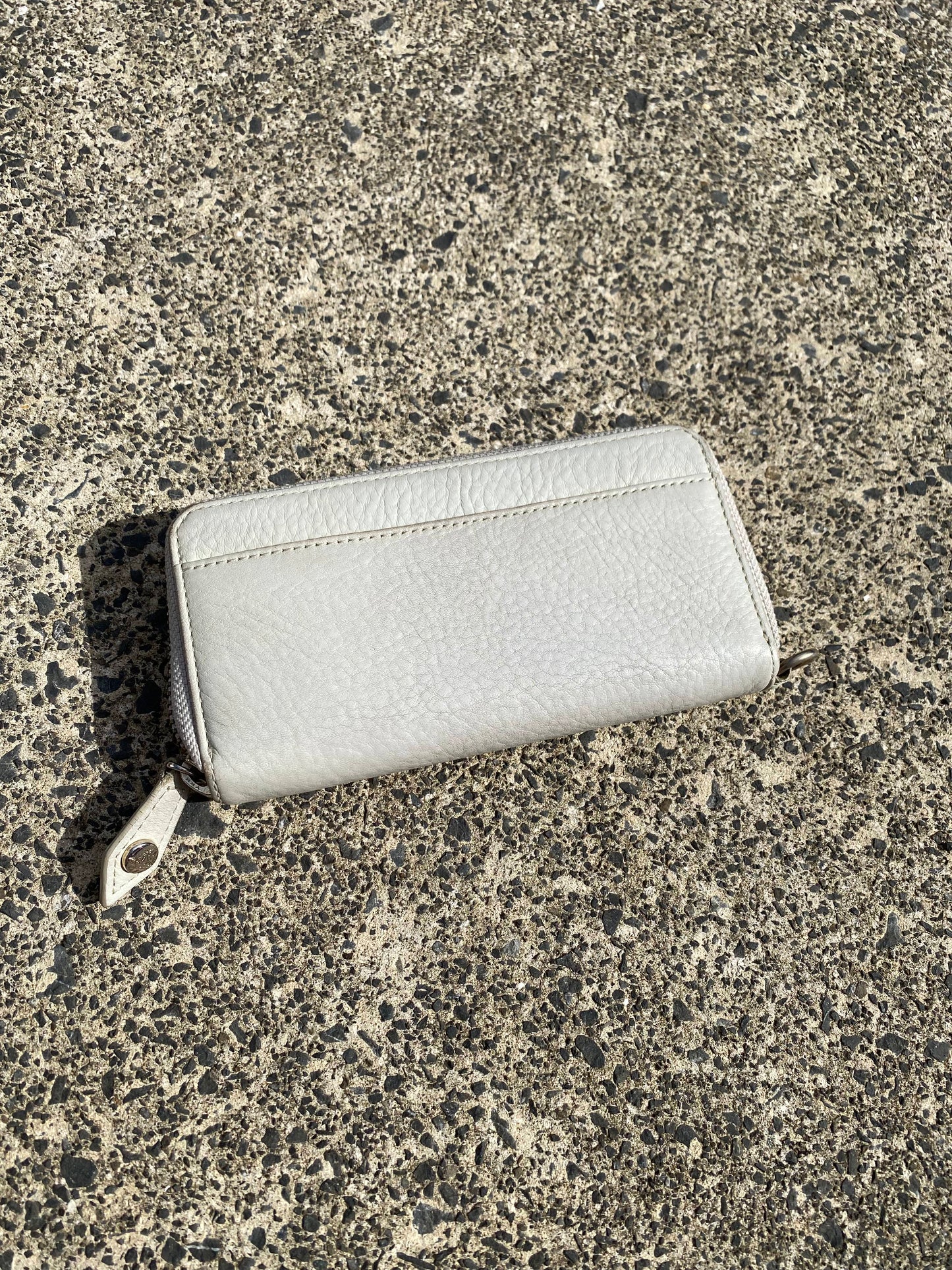 * Vivienne Westwood White Zip Up Orb Wallet